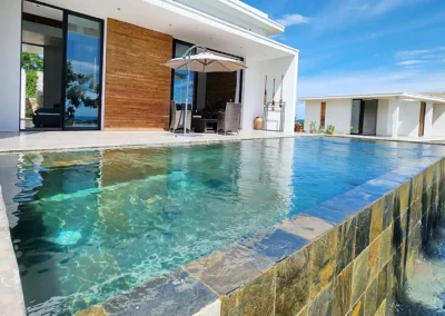 Piscine à débordement de la villa à Nosy Be