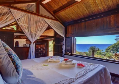 Vue mer dans le lit au Manga Soa Lodge