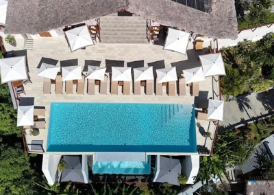 Vue verticale de la piscine d'Andriana
