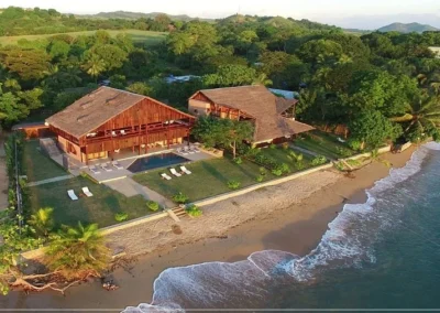 Vue aérienne d'une villa à Ambaro